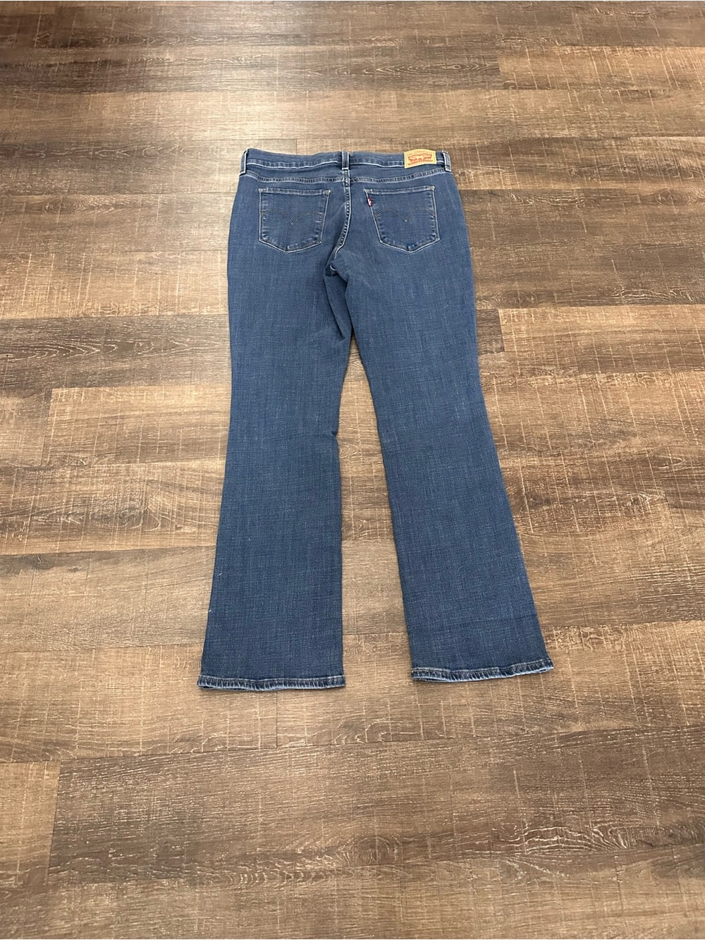 Levi's Women’s Mid Rise Smoothing Tummy Panel Medium Wash Bootcut Jeans Size 32 - Picture 2 of 5